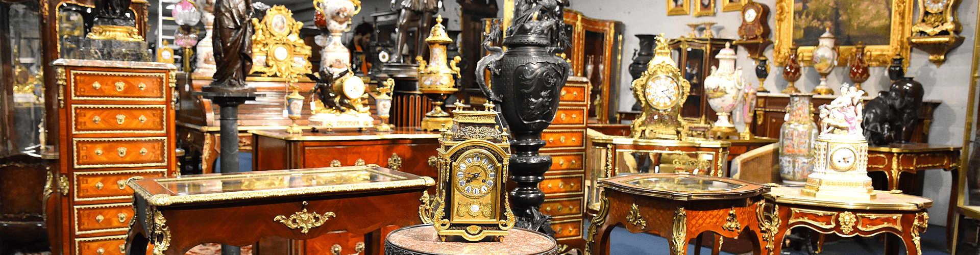 Antiques and collectibles for sale at our Monastiraki antique shop in Athens